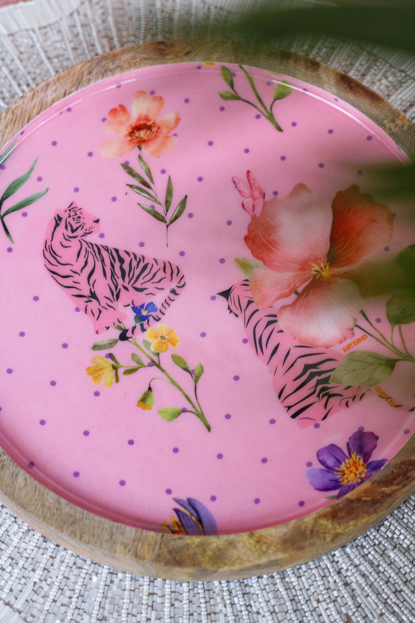 Mango Wood Enamel Plate – Pink Tiger