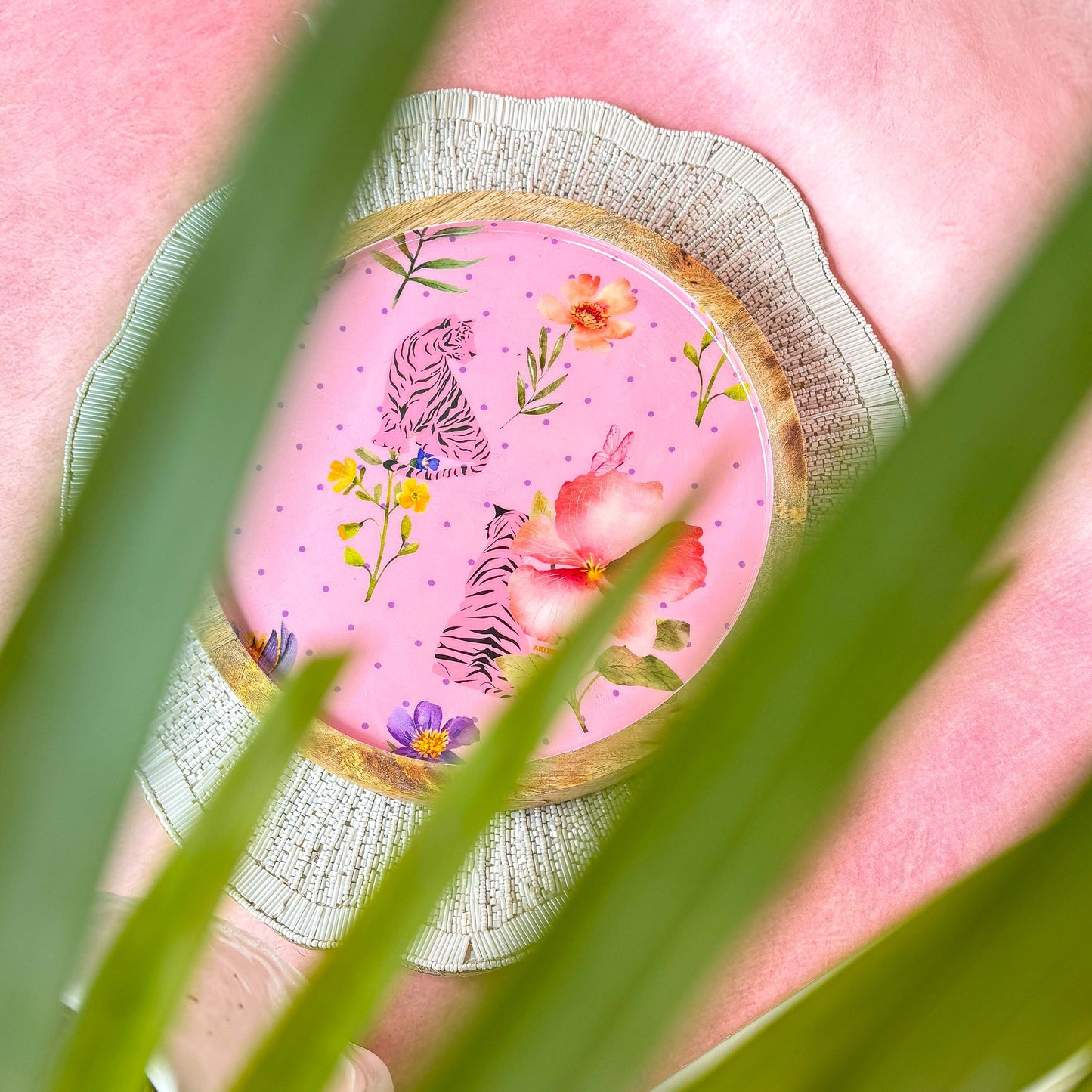 Mango Wood Enamel Plate – Pink Tiger
