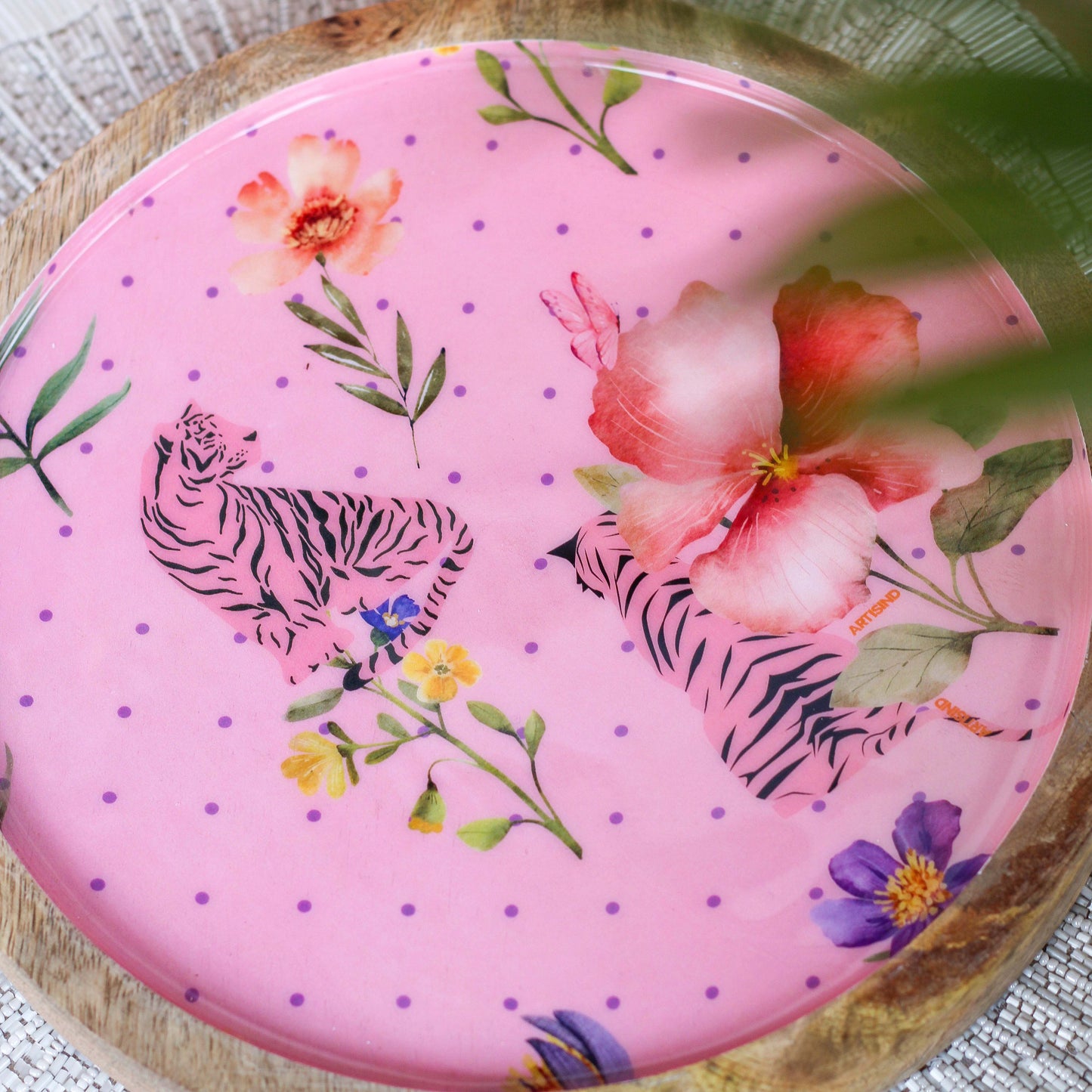 Mango Wood Enamel Plate – Pink Tiger