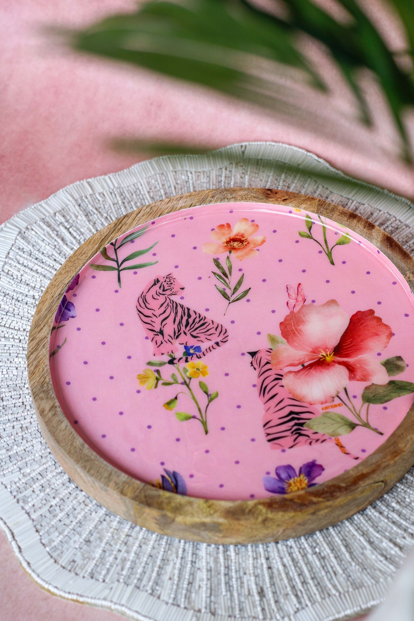Mango Wood Enamel Plate – Pink Tiger